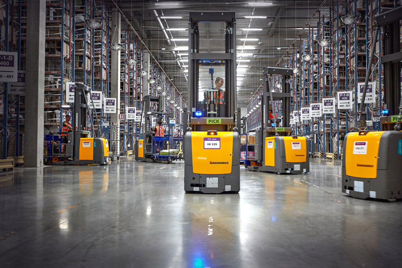 Jungheinrich trucks in a warehouse